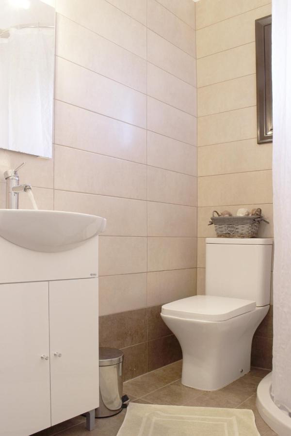 Ayerina First Floor Apartment 아릴라스 외부 사진