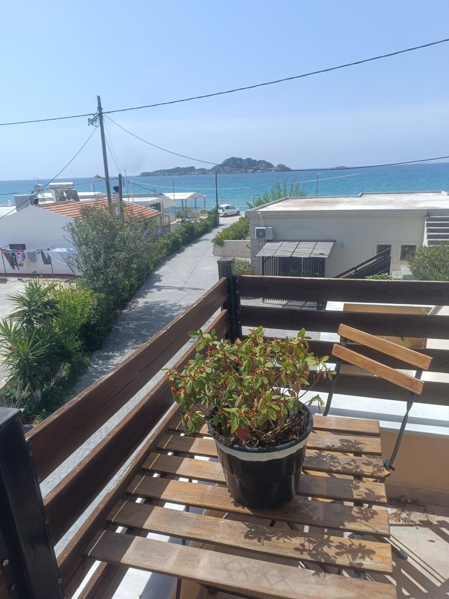 Ayerina First Floor Apartment 아릴라스 외부 사진